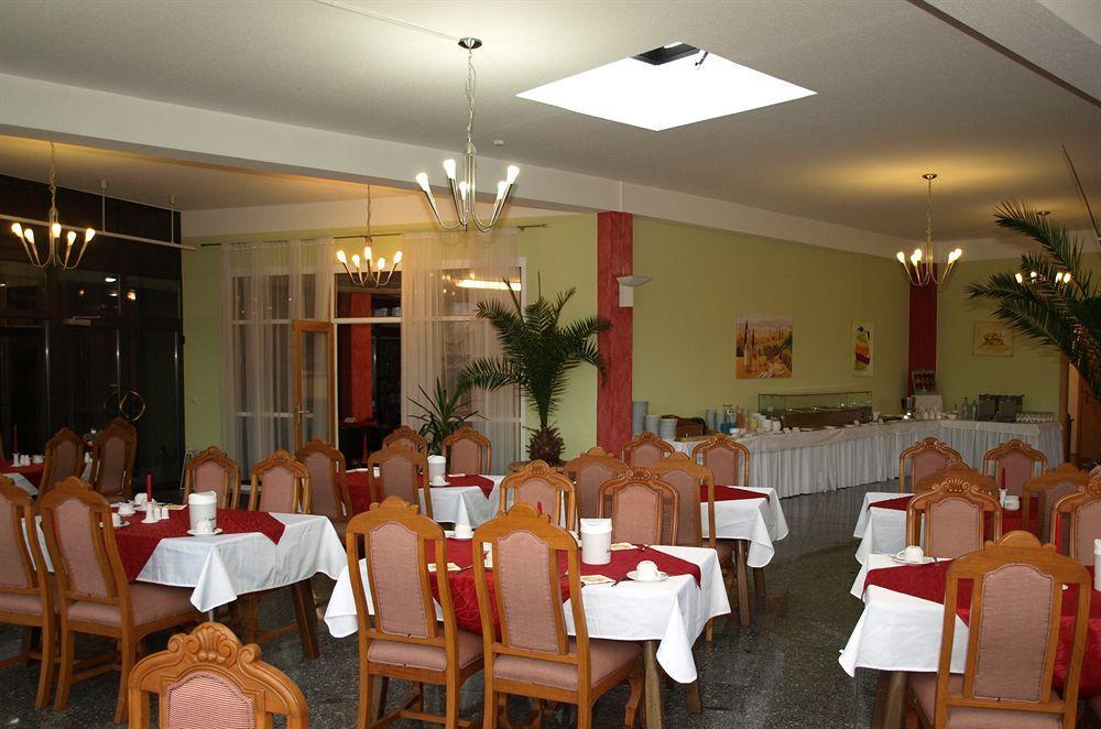 West Hotel An Der Saechsischen Weinstrasse Radebeul Exterior photo