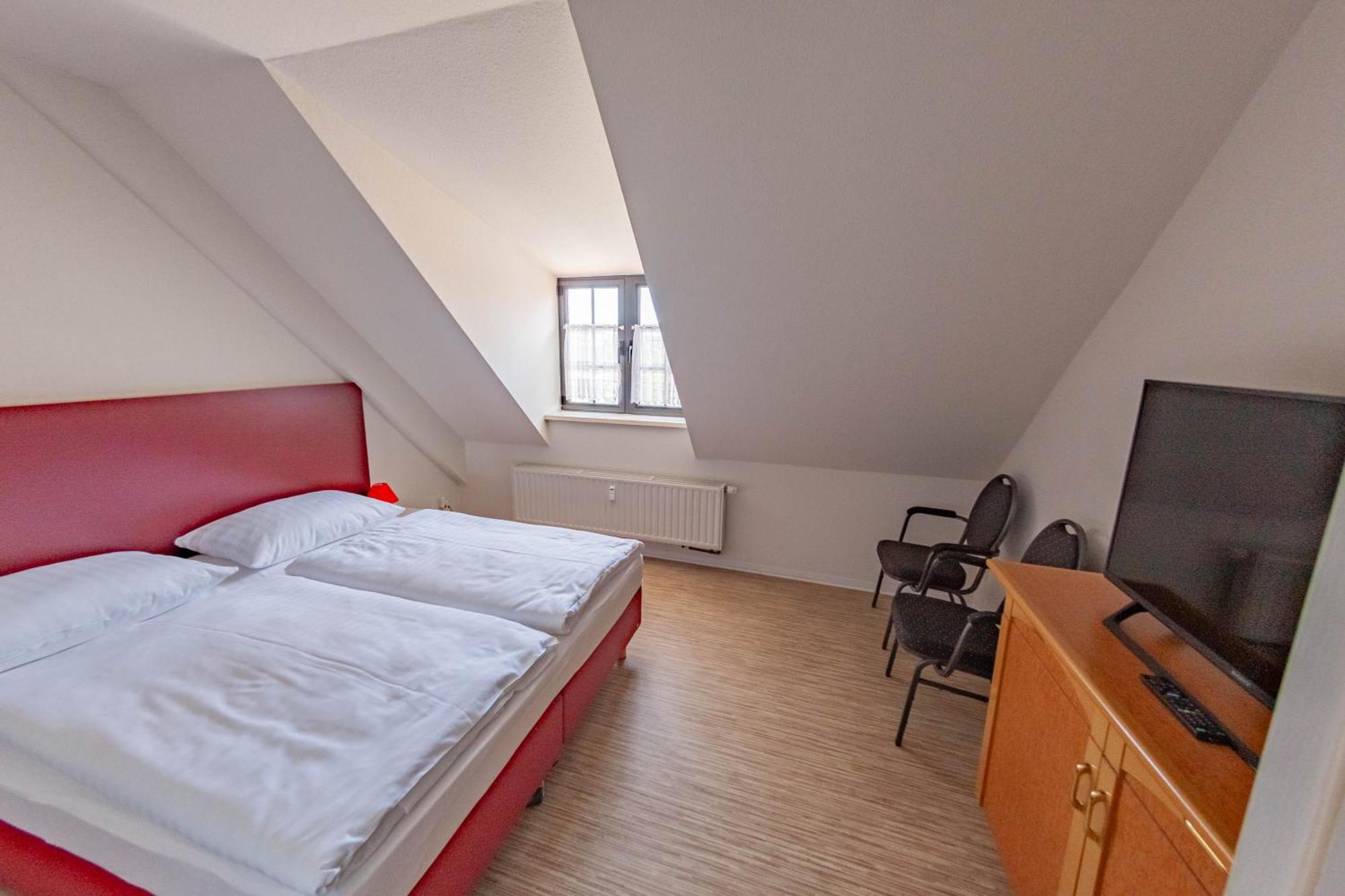 West Hotel An Der Saechsischen Weinstrasse Radebeul Room photo