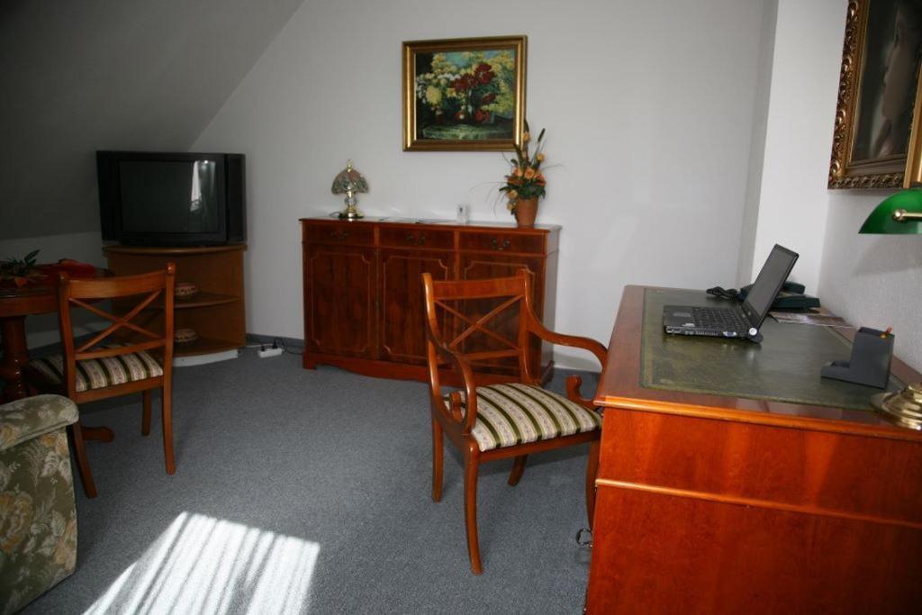 West Hotel An Der Saechsischen Weinstrasse Radebeul Room photo