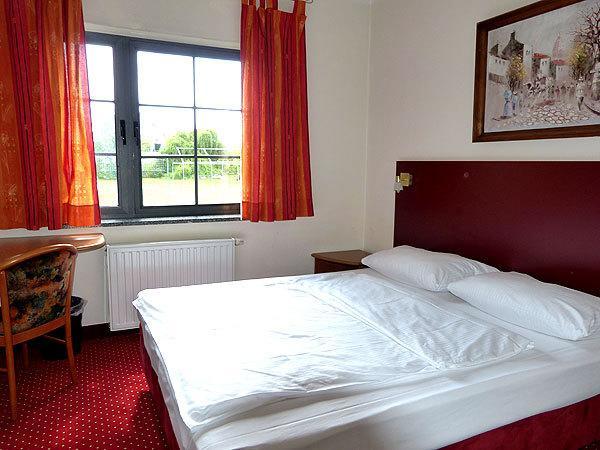 West Hotel An Der Saechsischen Weinstrasse Radebeul Room photo