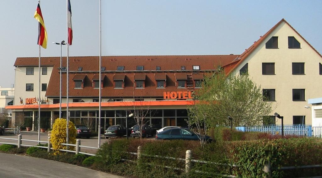 West Hotel An Der Saechsischen Weinstrasse Radebeul Exterior photo